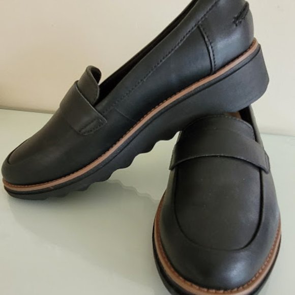 Clarks Black Loafer, 8.5M - Picture 2 of 10